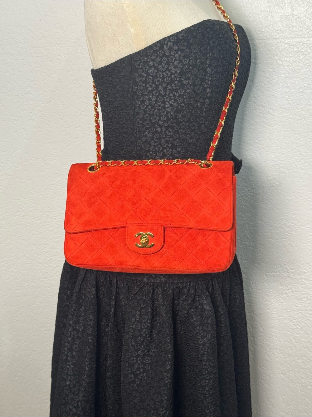 CHANEL Red Quilted Suede Shoulder Bag with Gold Chain